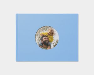Fotobuch mit rundem Fenster im Einband