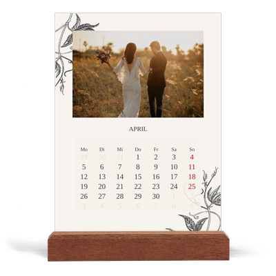 Tischkalender mit Holzfuß Hochformat  — Tinte und Efeu [April]