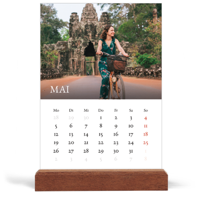 Tischkalender mit Holzfuß Hochformat  — Einfacher Serif [deckblatt]