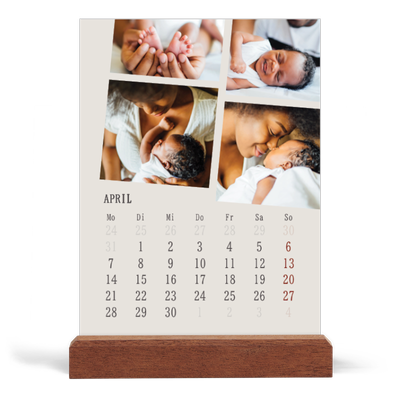 Tischkalender mit Holzfuß Hochformat  — Momente in Bewegung [April]