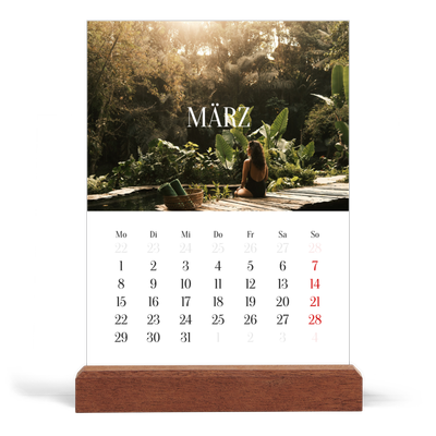 Tischkalender mit Holzfuß Hochformat  — Endloses Entfliehen [Marsch]