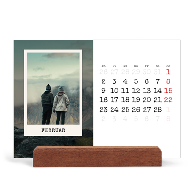 Tischkalender mit Holzfuß Querformat  — Die Porträtaufnahme [Februar]