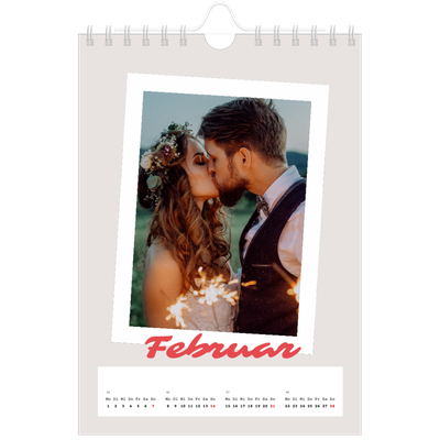 Fotokalender A5 — Karminrote Signatur [Februar]