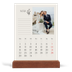 Tischkalender mit Holzfuß Hochformat  — Blühende Initialen [Marsch]