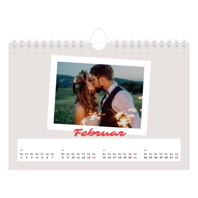 Fotokalender A5 — Karminrote Signatur [Februar]