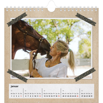 Fotokalender Quadratisch — Fotos mit Klebestreifen-Optik
